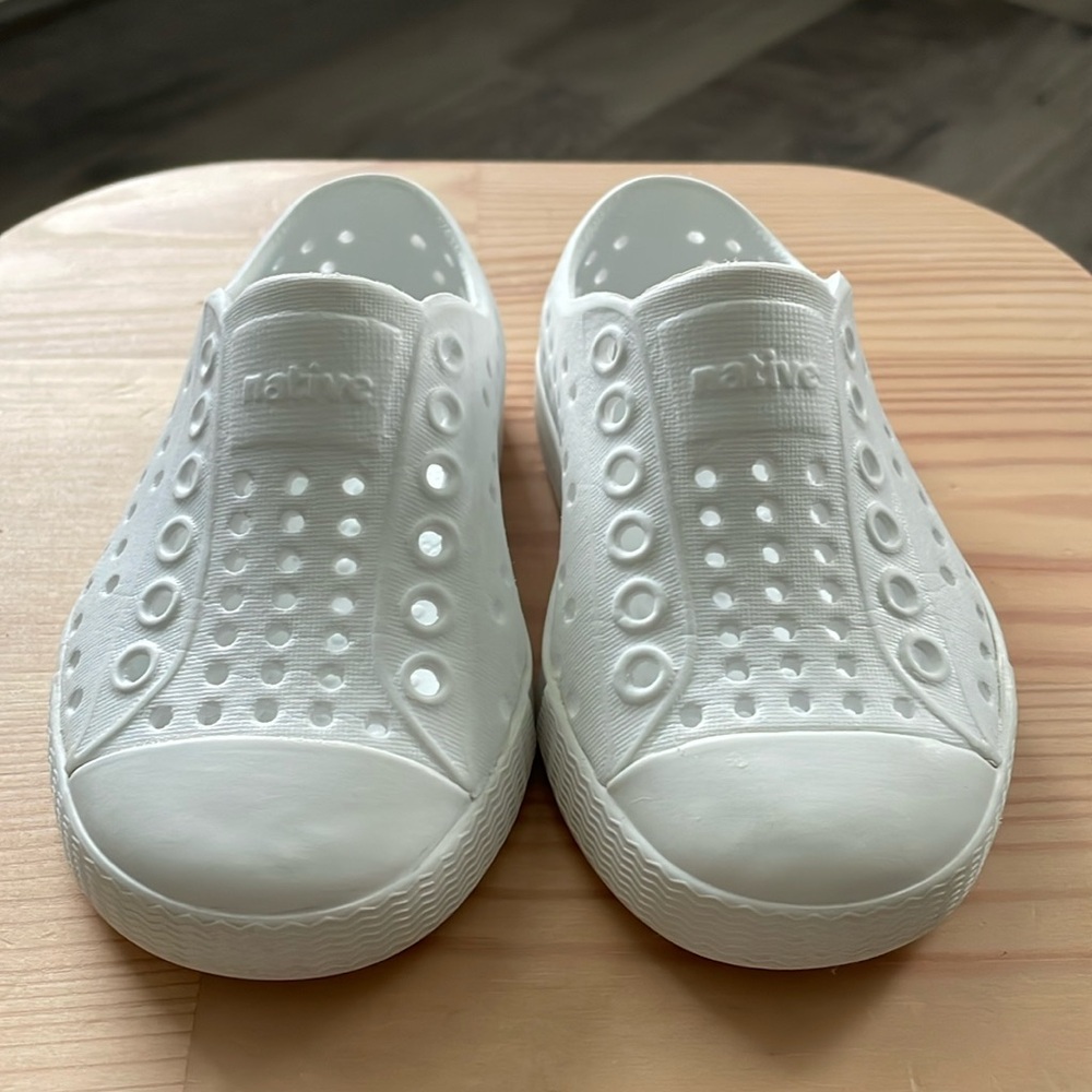 Native Jefferson All White unisex boy girl C5 toddler used